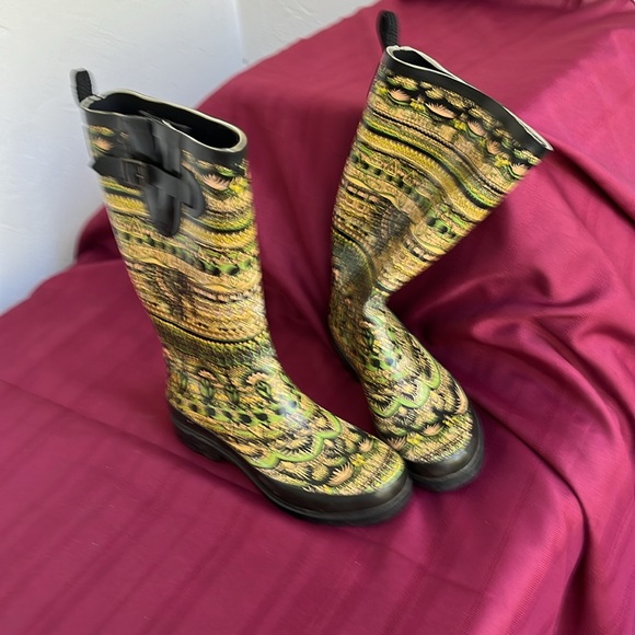 SakRoots. Rain boots. Size 9 - Picture 6 of 9